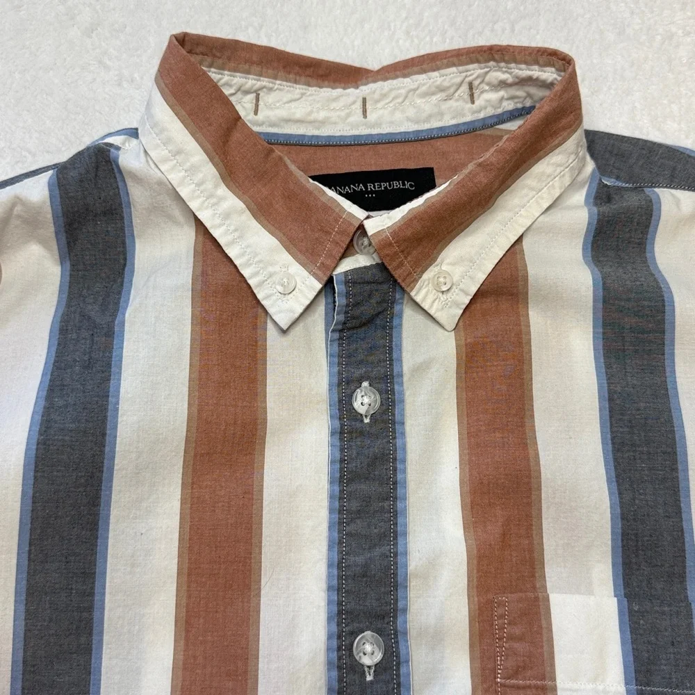 🔹Banana Republic striped short sleeve shirt